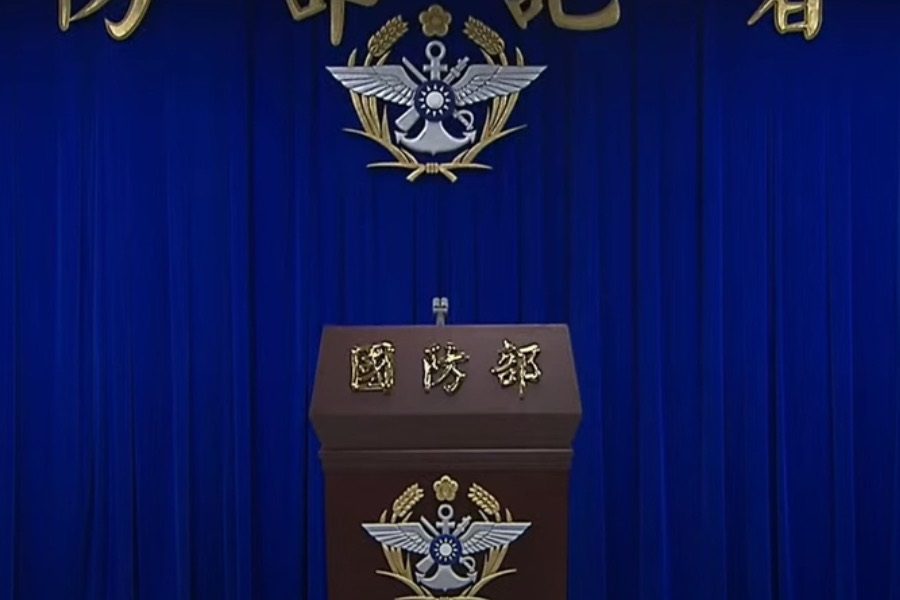 勇鷹教練機傳意外！煞車失靈衝進草地 空軍證實：飛機輕損
