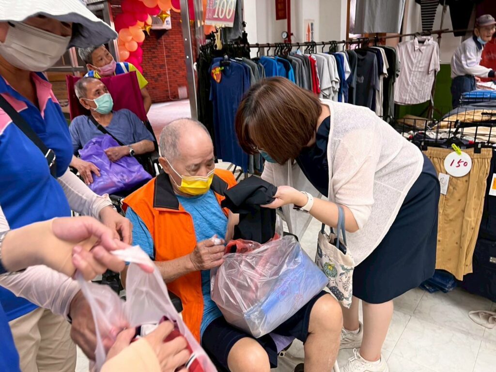 南老地下街~妝點爺奶盛夏購衣趣