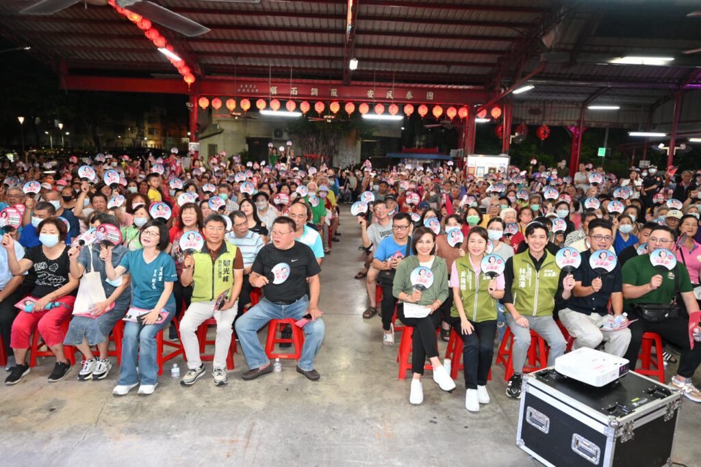 高雄市長初選參選人邱議瑩力拚對手本命區﹗　小港座談會爆滿如主場優勢。