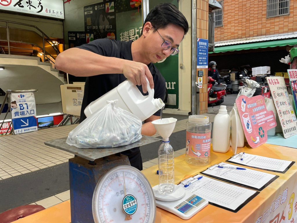 回收燈管、電池、高壓瓶罐   自備容器換好康