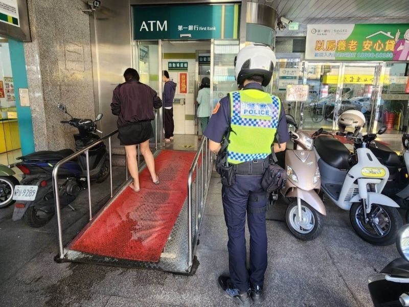 潮州警戮力守護民眾財產　普發現金1萬上路 ATM加強巡簽、防詐宣導不停歇