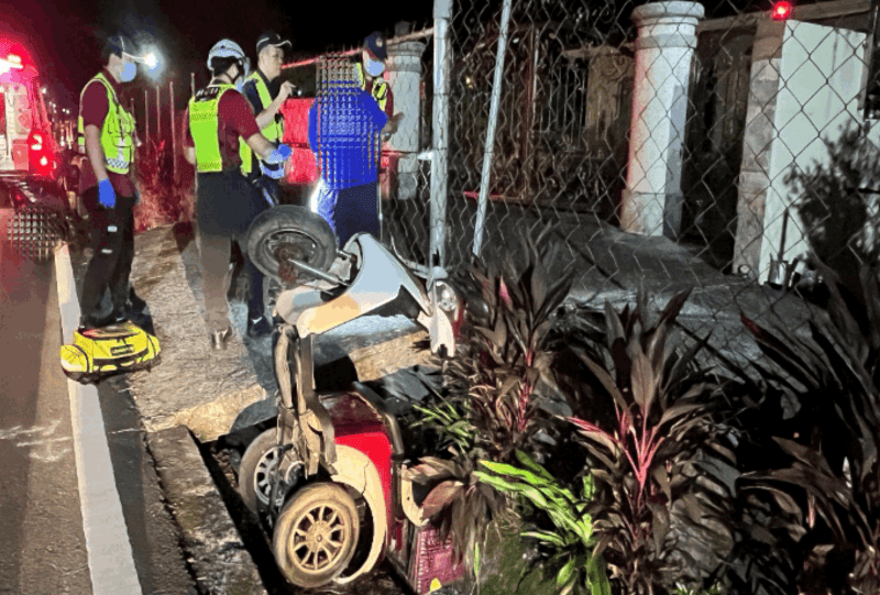 三輪車不慎自摔水溝　龍泉警火速到場救援