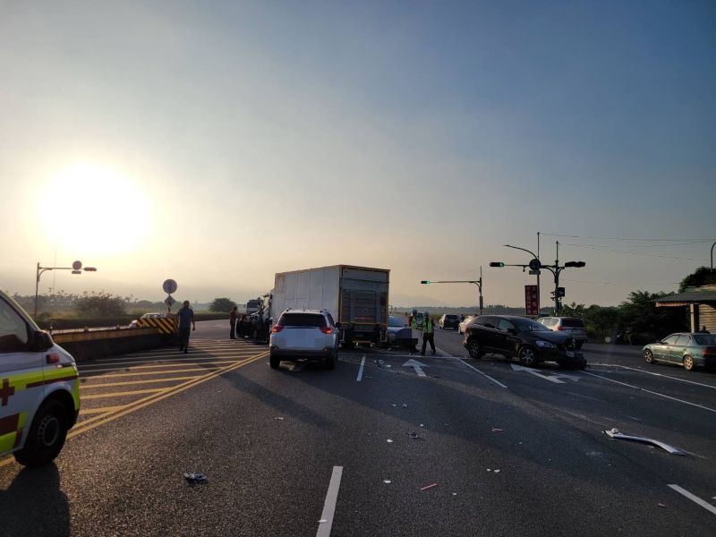 枋寮鄉台一線發生交通事故　三人送醫無生命危險