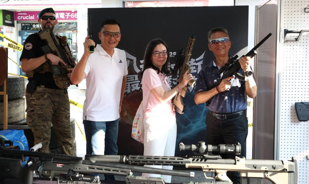 八德路化身電競戰場封街對決　街頭市集、美食嗨翻周末