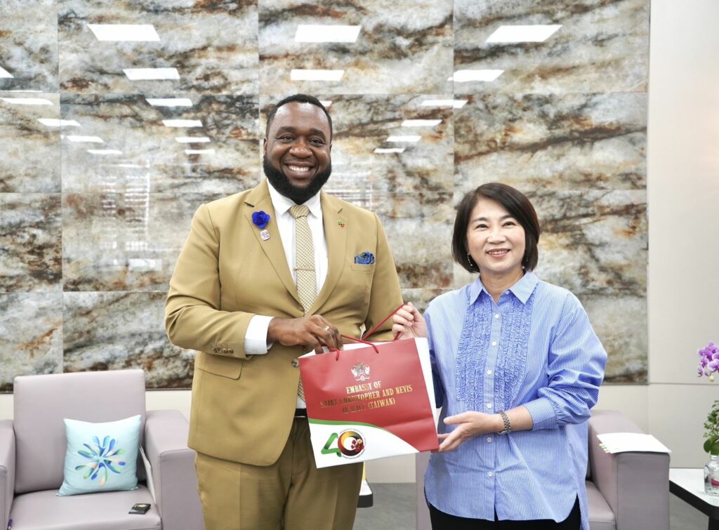 聖克里斯多福及尼維斯大使范東亞拜會屏縣府    周春米熱情邀請參與屏東文化活動深化彼此情誼