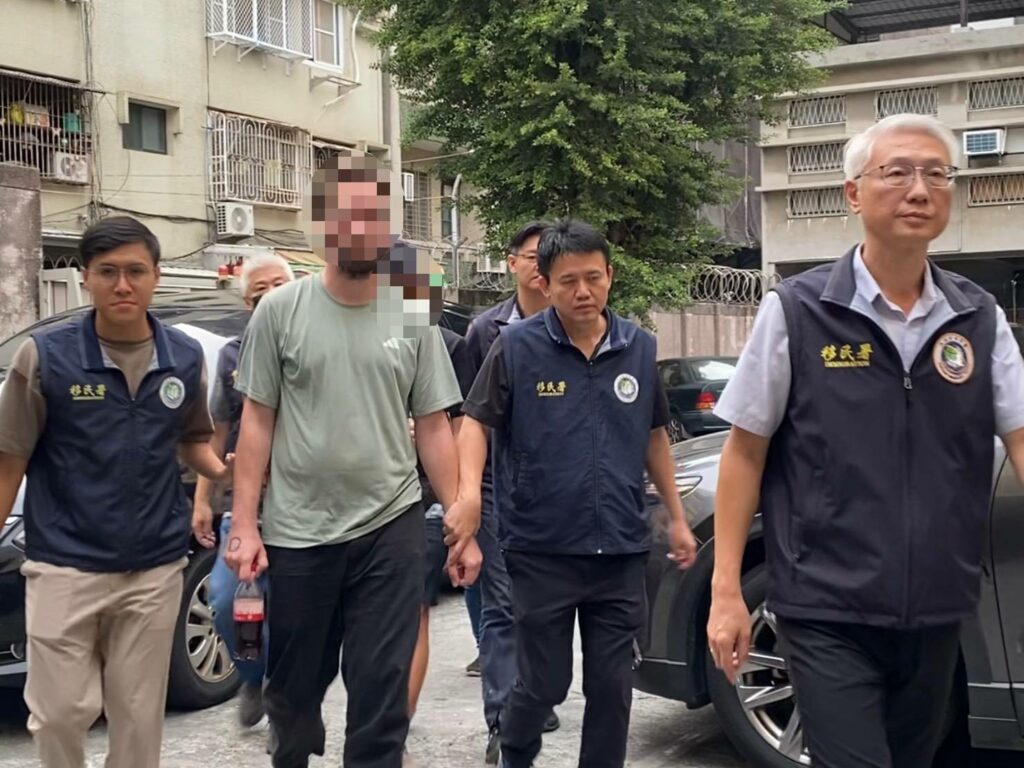 外國人利用觀光趴趴走籌醫療費用？ 遭移民署查獲遣返