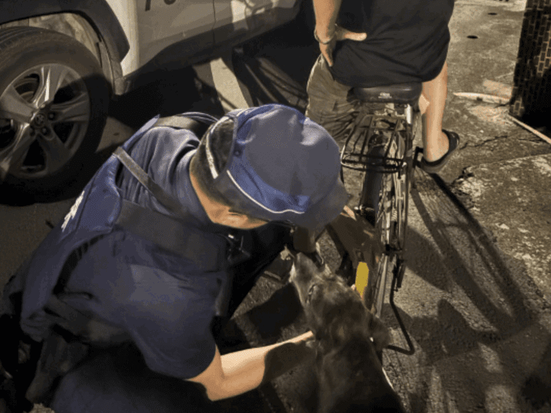 內埔暖警守護夜騎老翁安全