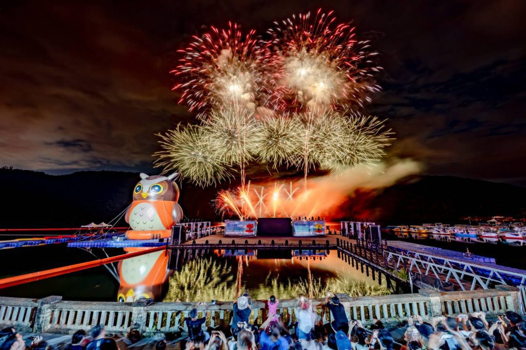 影音/2025花蓮FUN暑假歡樂閉幕 星空煙火秀閃耀鯉魚潭