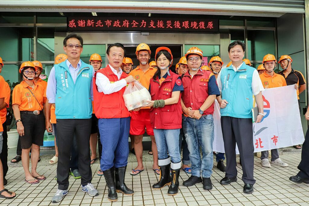 他縣市助嘉義縣挺過風災復原　翁章梁送飲料致謝