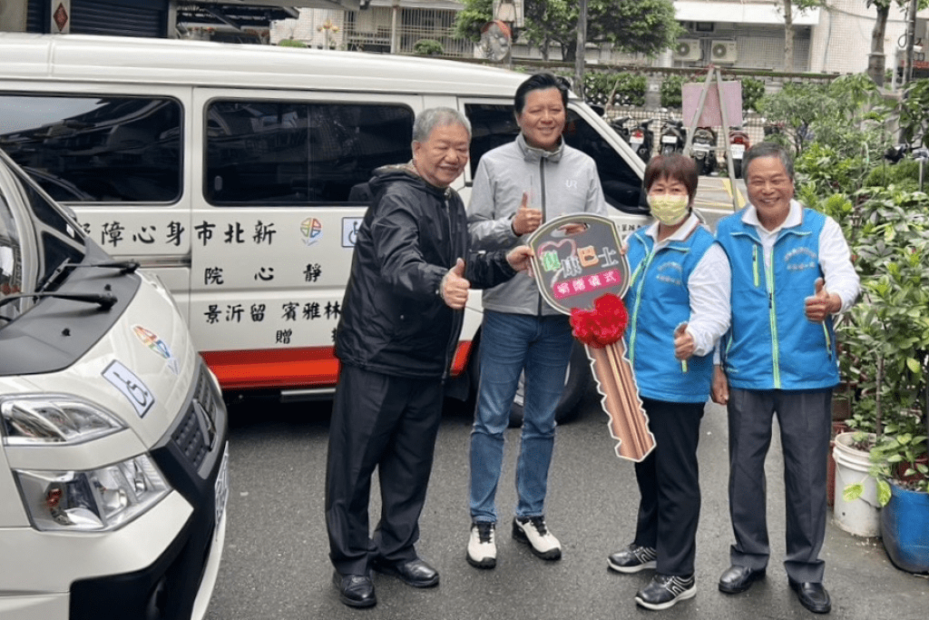 新北暖心故事     林季臻14年送餐不輟     再捐2輛復康巴士