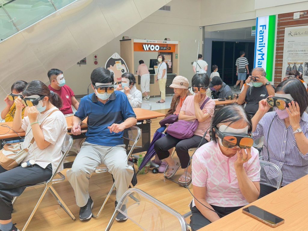 「從心開始，走進你的視界」   陽交大附醫引進VR設備體驗失智症者的困境