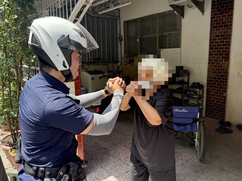 失智阿嬤離家尋摯愛亡夫　熱心民眾急報案屏警協助返家