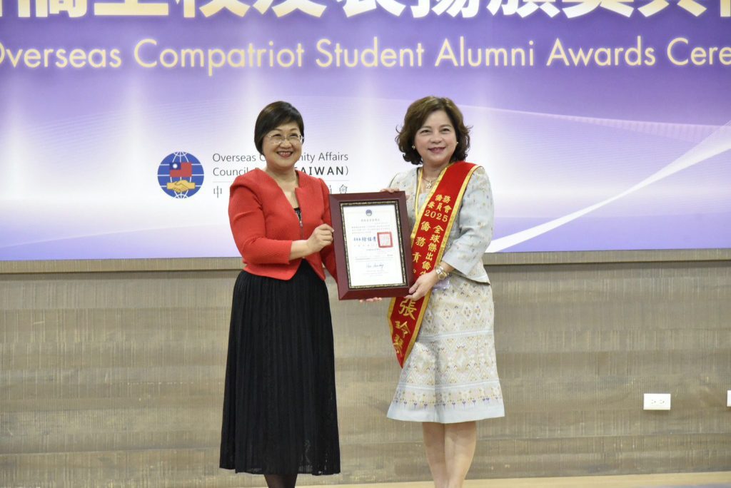 2025年全球傑出僑生校友頒獎典禮 徐佳青盼攜手展望僑生制度百年
