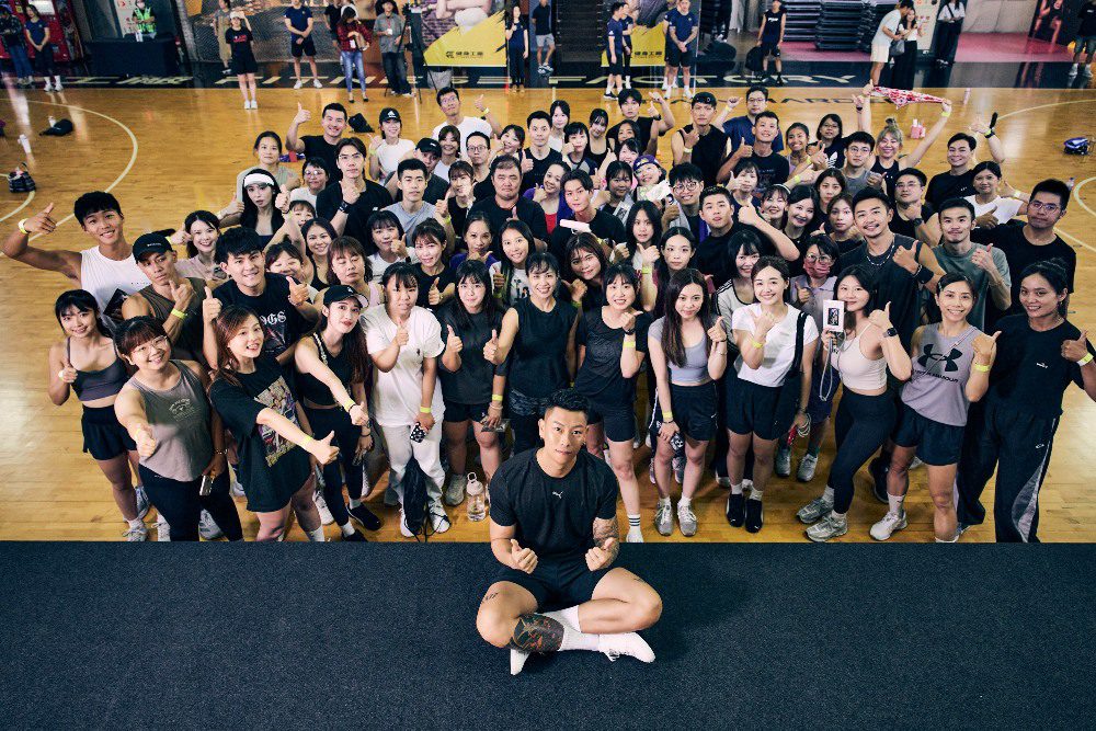 健身結合公益！柏文20週年義賣二手運動衣助浪浪吃飽飽    E.SO驚喜現身年終會員派對