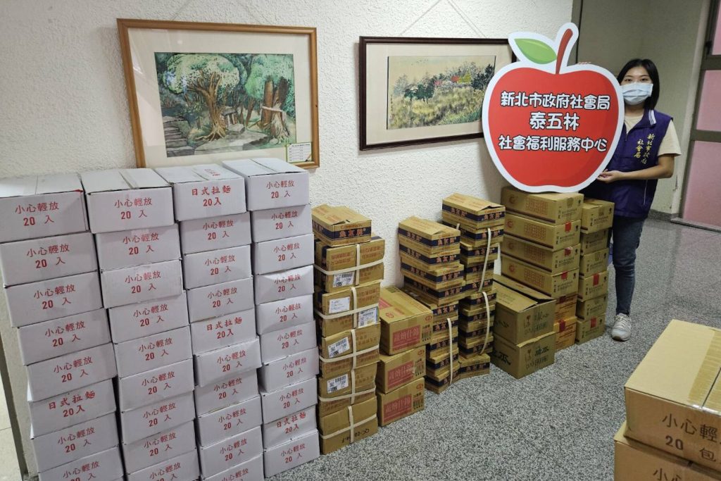 不為人知的天使     板橋天極佛堂四年捐405萬元物資     弘揚「一貫道」宗旨扶傾濟貧