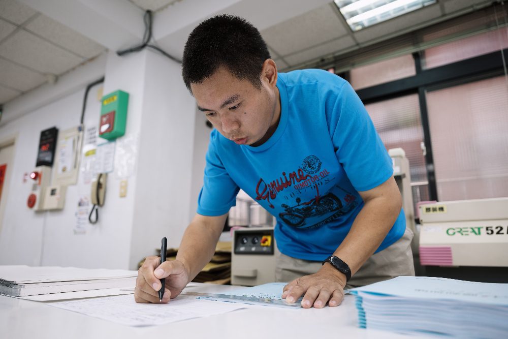 以責任為筆  以堅持為墨：賴昱全寫下職場十年誌