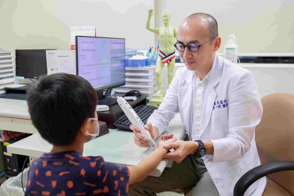 讓過動不再是學習阻礙   新型療法中醫雷射針灸助孩子找回專注力