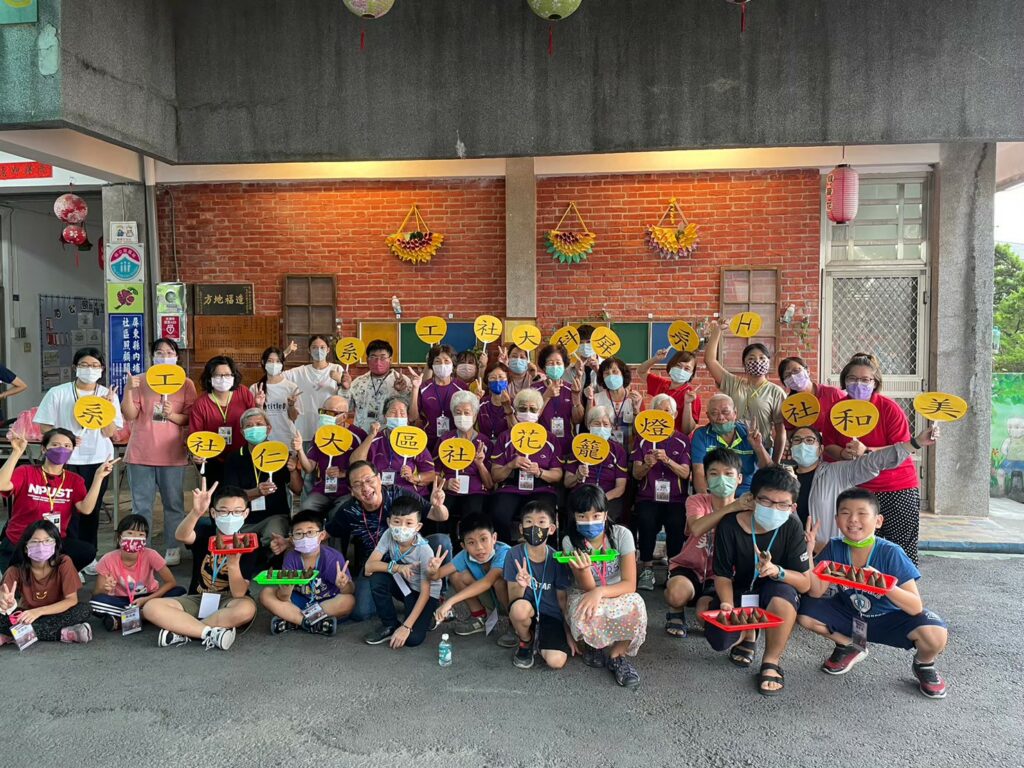 【客家學術研究】表達性藝術輔療敘事懷舊課程對社區伯公照護站高齡長者經驗敘說之探究      (作者/東海大學社工系碩士班李語浠)