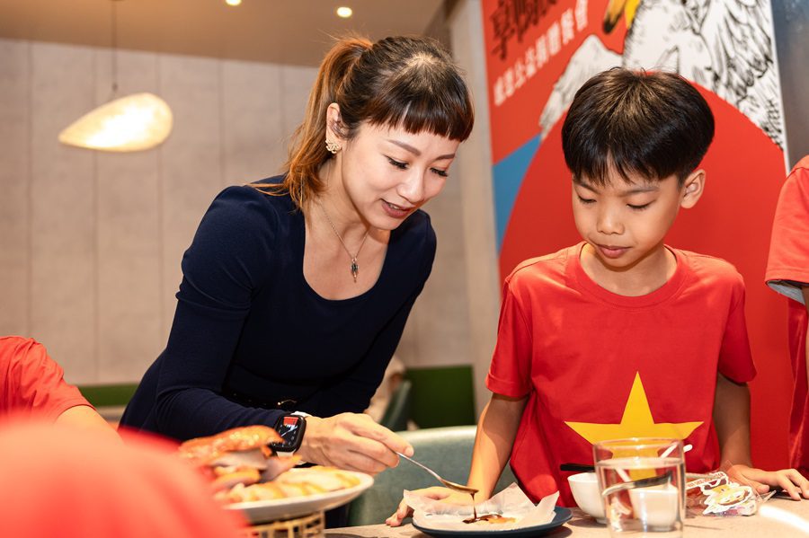 「來享鴨，分享愛」 台南享鴨最暖感恩餐會 邀兒少孩童來官邸吃烤鴨