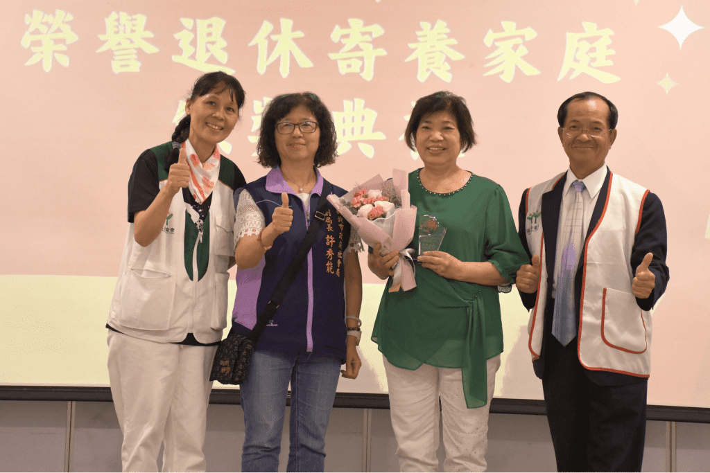 27年照顧29名失依兒     新北最美寄養家庭蔡碧桃光榮退休     上香稟報菩薩護持每位孩子