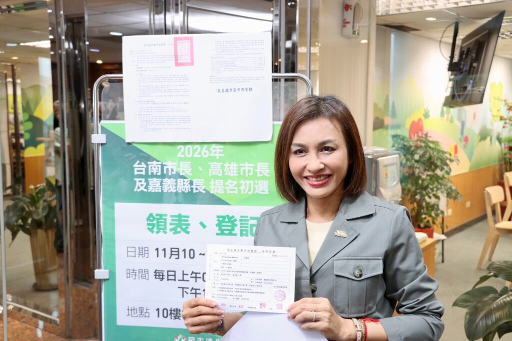 搶頭香！ 登記民進黨高雄市長初選　邱議瑩：我是對高雄願景最有規劃和想法的參選人