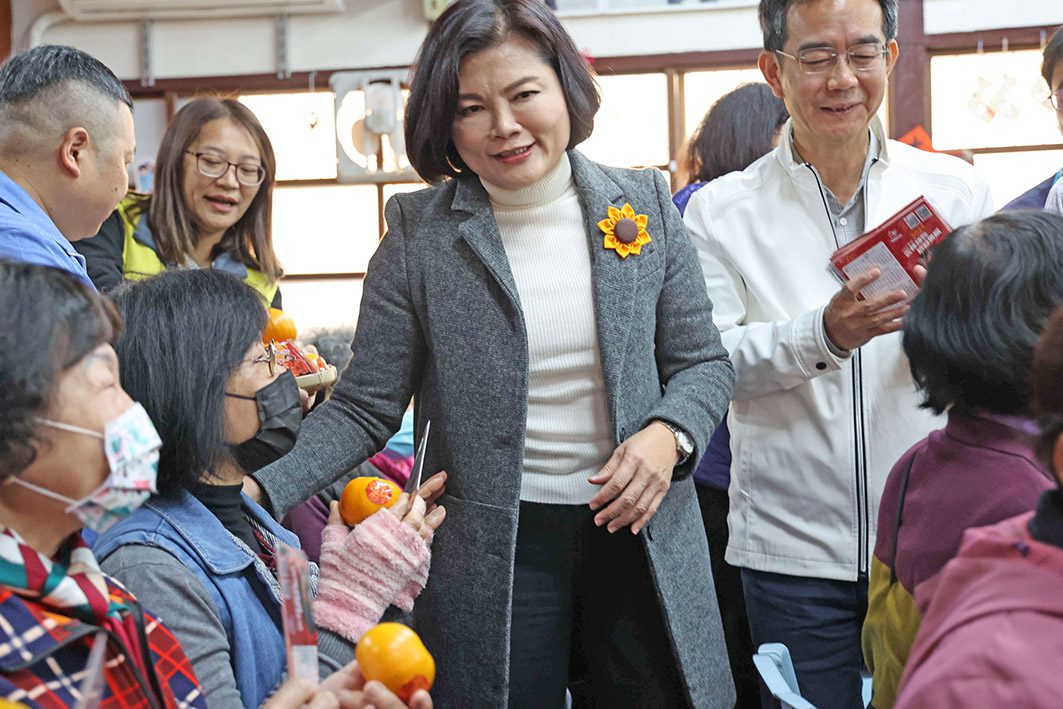 雲縣贈送長青食堂好運茂谷柑　預祝新年「社富民安」大吉大利