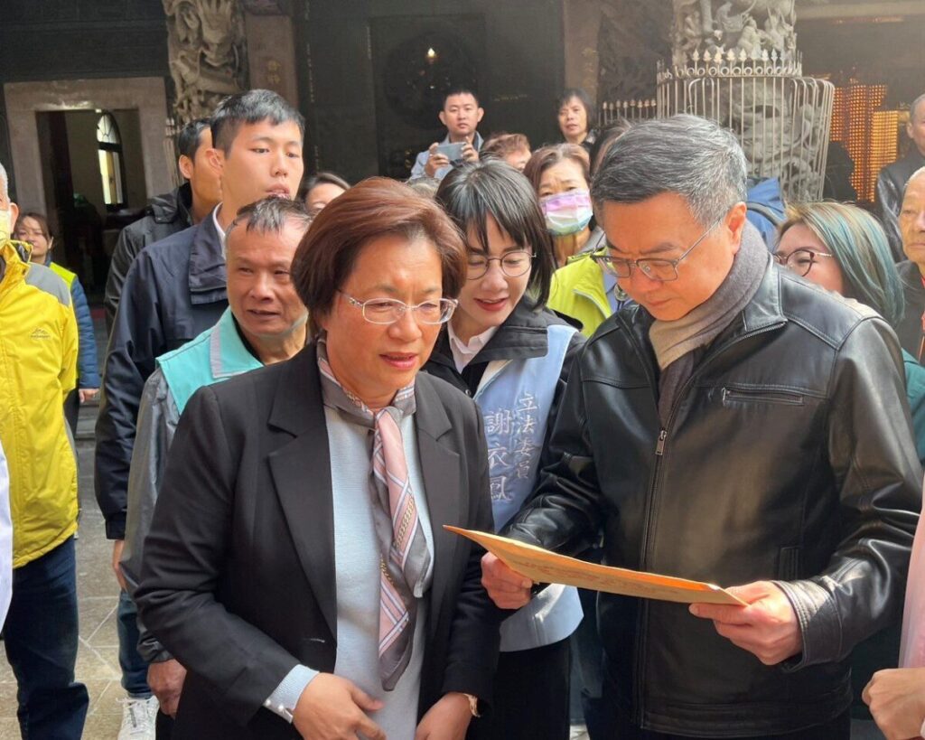 行政院長卓榮泰伸港福安宮參香祈福　王惠美爭取重大建設