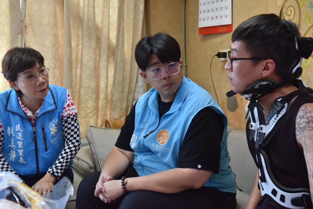 社安網急難救助 魏嘉彥探視弱勢案家