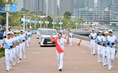 十五運會火炬傳遞開跑，廣汽集團董事長馮興亞擔任火炬手