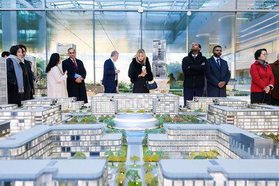 新華絲路：智庫代表團參觀京東全球總部，感受數智化創新成果