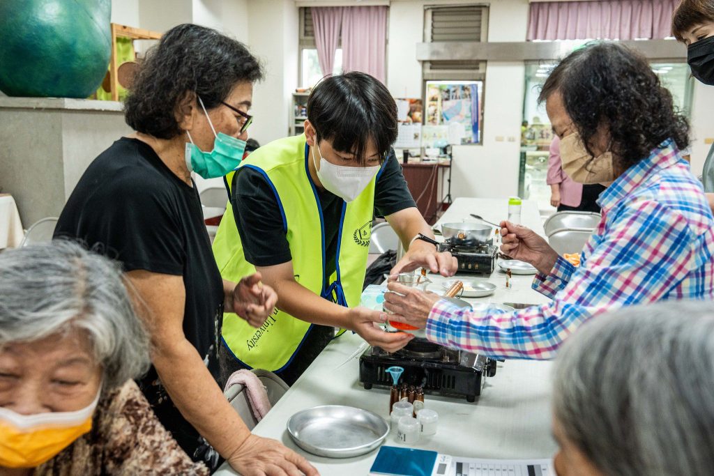 嘉藥USR團隊首進台南大內石子瀨社區 丹參手作體驗居民迴響熱烈